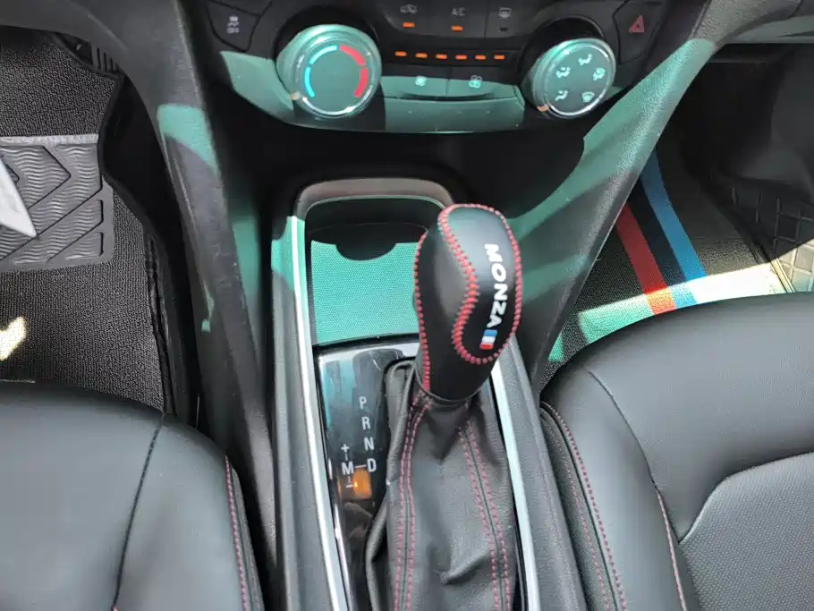 Chevrolet Monza 2019 — фото 16