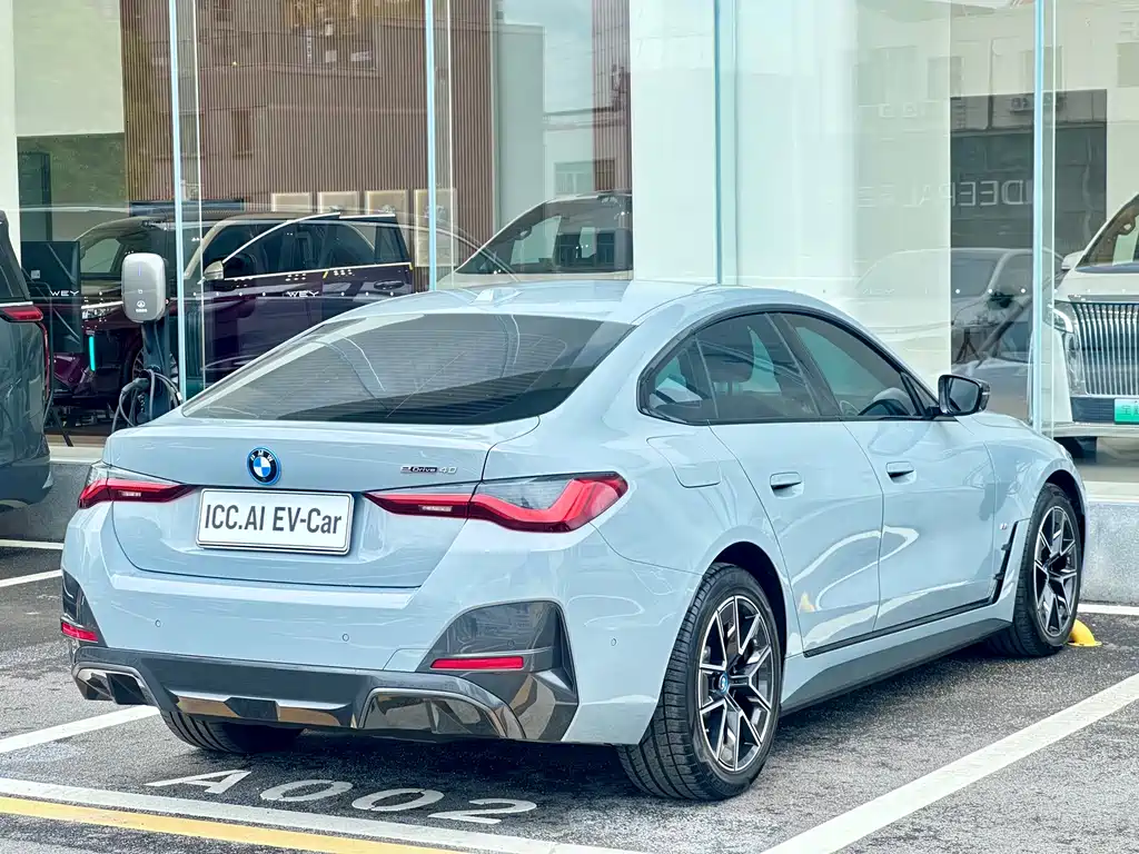 BMW i4 2025 — фото 18
