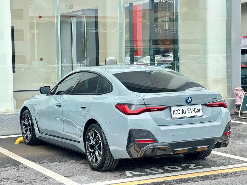 BMW i4 2025 — фото 20