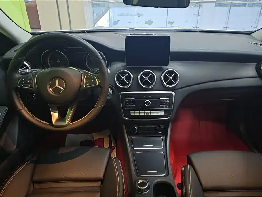 Mercedes-Benz GLA 2017 — фото 12