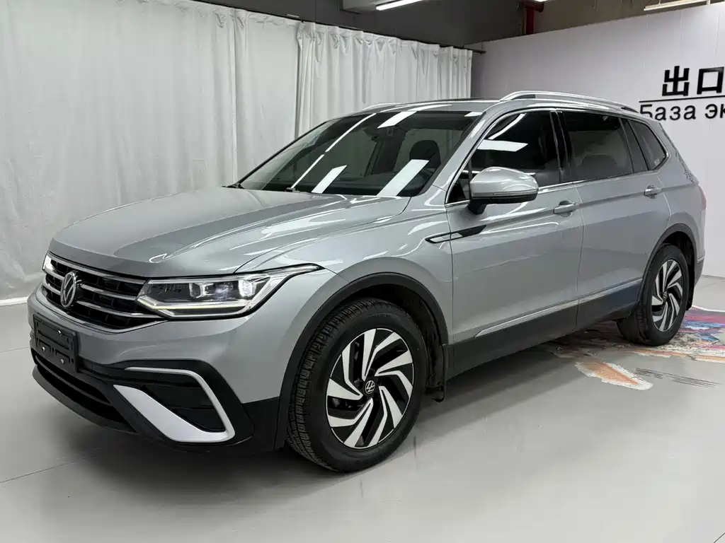 Volkswagen Tiguan L 2022 — фото 1