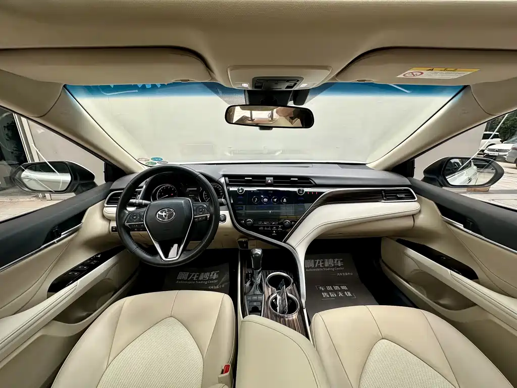 Toyota Camry 2020 — фото 6