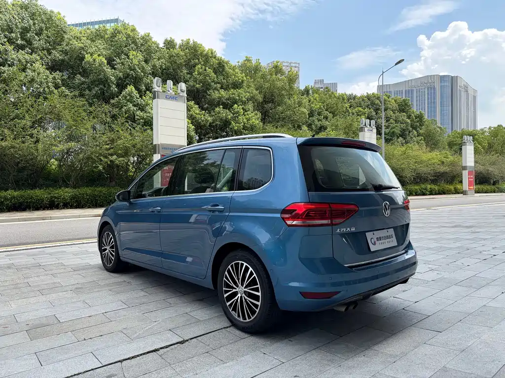 Volkswagen Touran 2018 — фото 8