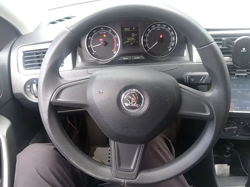 Skoda Rapid Spaceback 2014 — фото 11