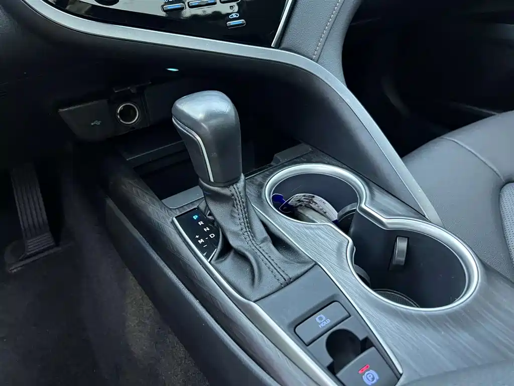 Toyota Camry 2023 — фото 18