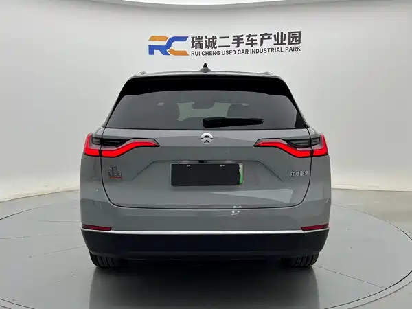 NIO ES8 2021