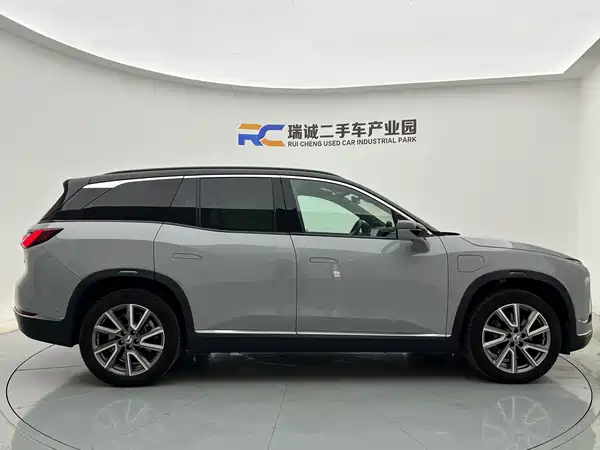 NIO ES8 2021
