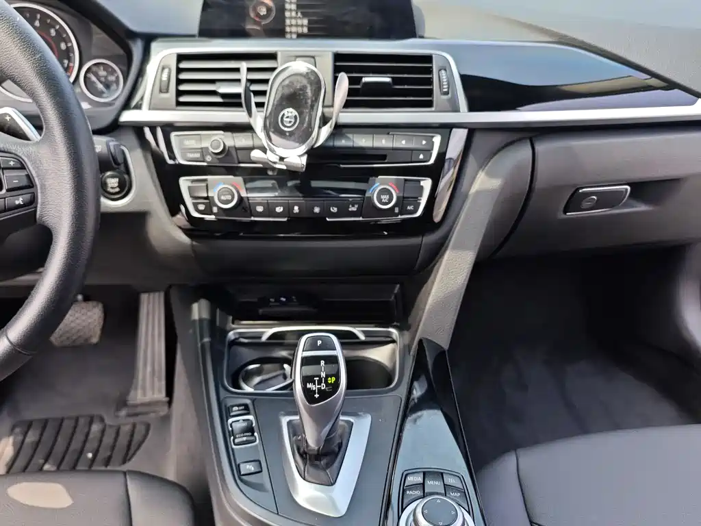 BMW 3 Series 2016 — фото 10