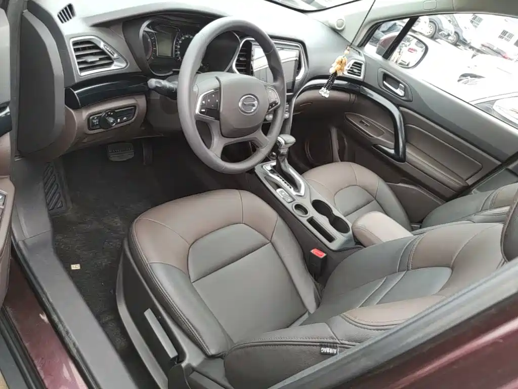 GAC Trumpchi GS4 2017 — фото 15