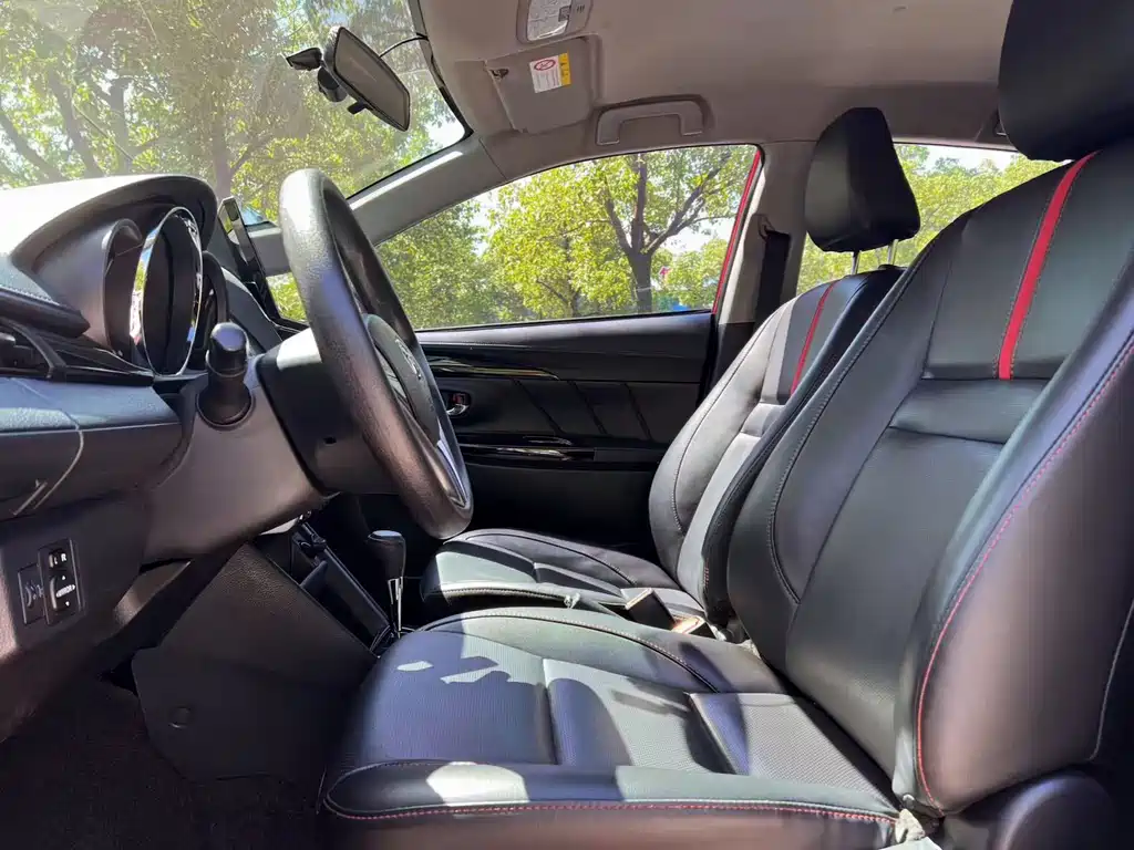 Toyota Yaris L 2022 — фото 10