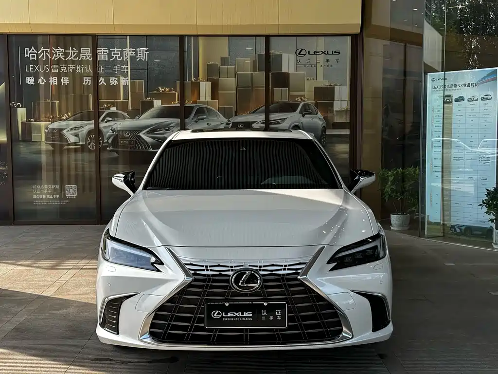 Lexus ES 2026