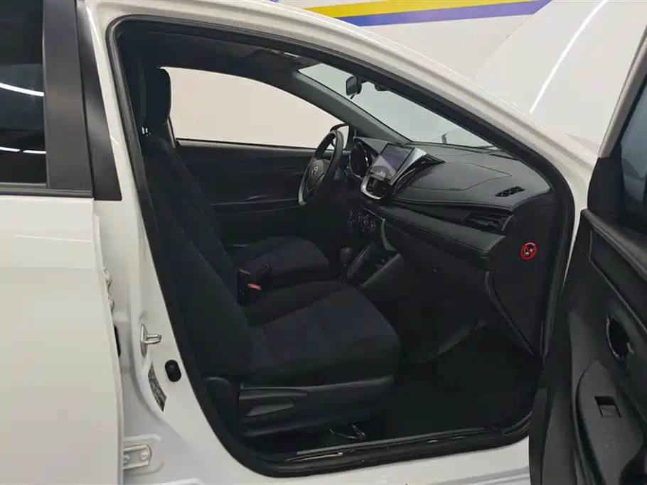Toyota Yaris L 2018 — фото 8