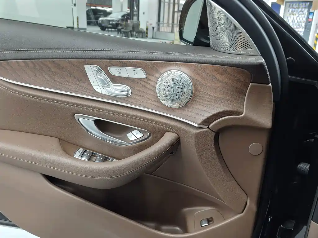 Mercedes-Benz E-Class 2023 — фото 11