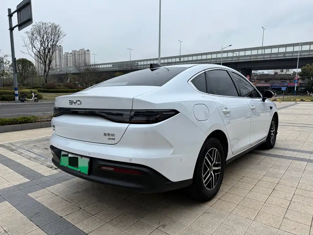BYD Seal 05 DM-i 2025 — фото 15