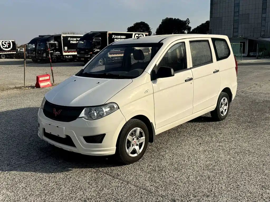 Wuling Hongguang 2018 — фото 1