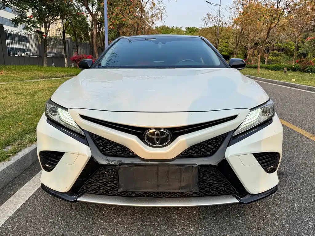 Toyota Camry 2019 — фото 2
