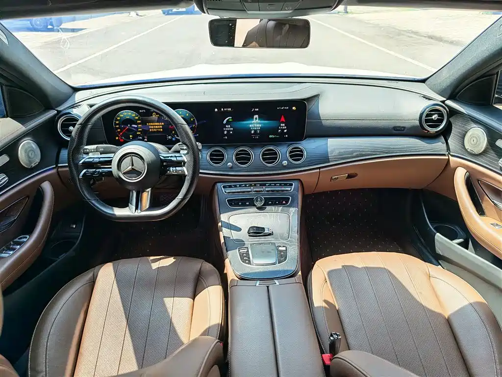 Mercedes-Benz E-Class 2022 — фото 9