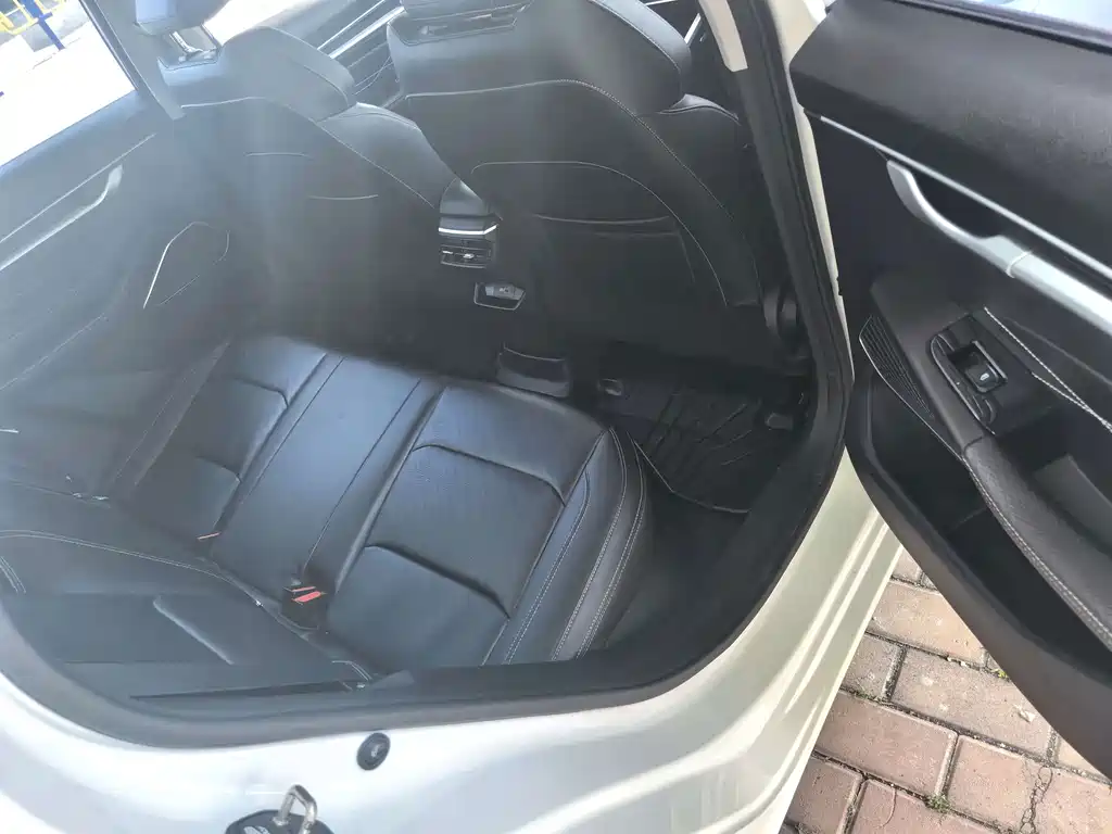 Geely Emgrand 2023