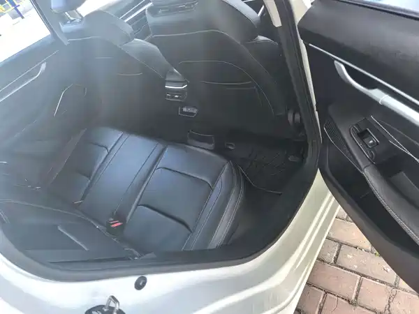 Geely Emgrand 2023