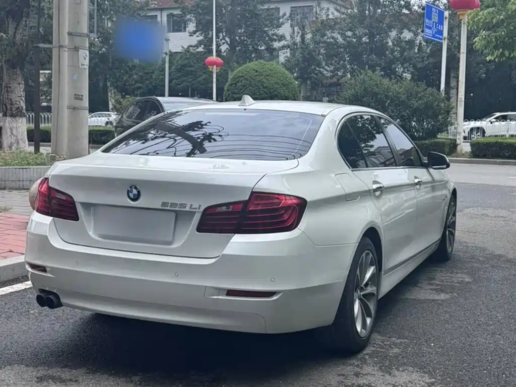 BMW 5 Series 2016 — фото 15