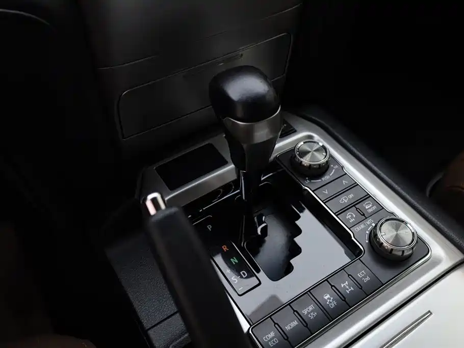 Toyota Land Cruiser 2019 — фото 24
