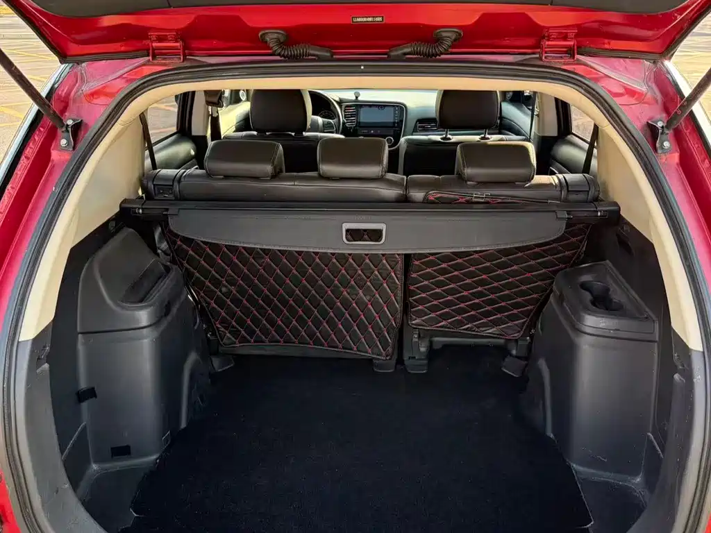 Mitsubishi Outlander 2017 — фото 13
