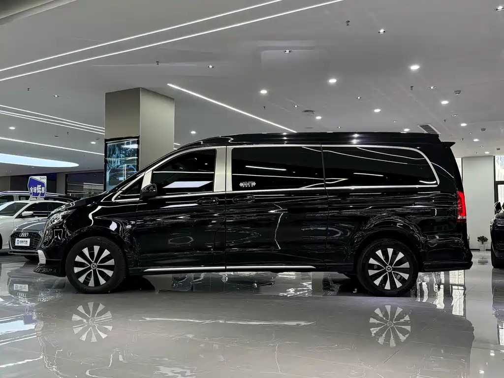 Mercedes-Benz Vito 2023 — фото 3