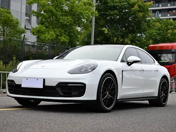 Porsche Panamera 2021