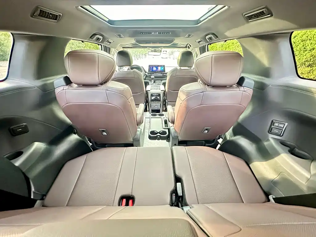 Toyota Sienna 2023 — фото 50