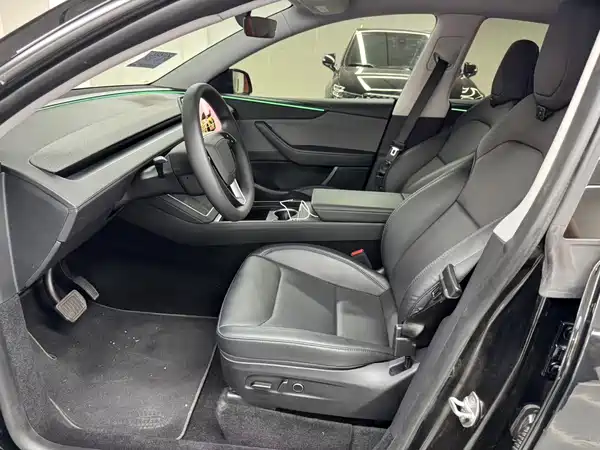 Tesla Model Y 2025