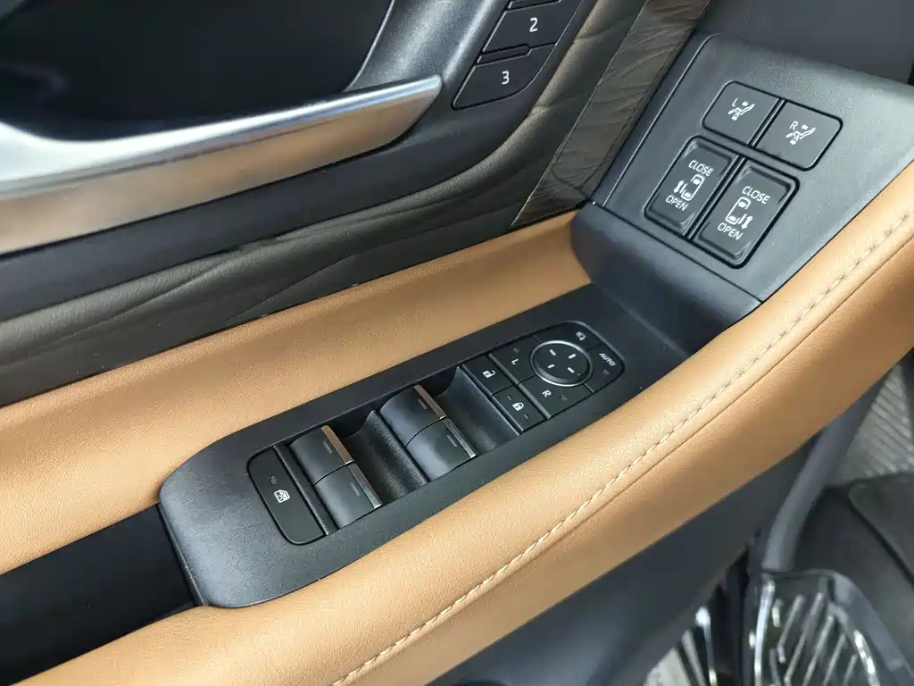 Toyota Alphard 2023 — фото 26