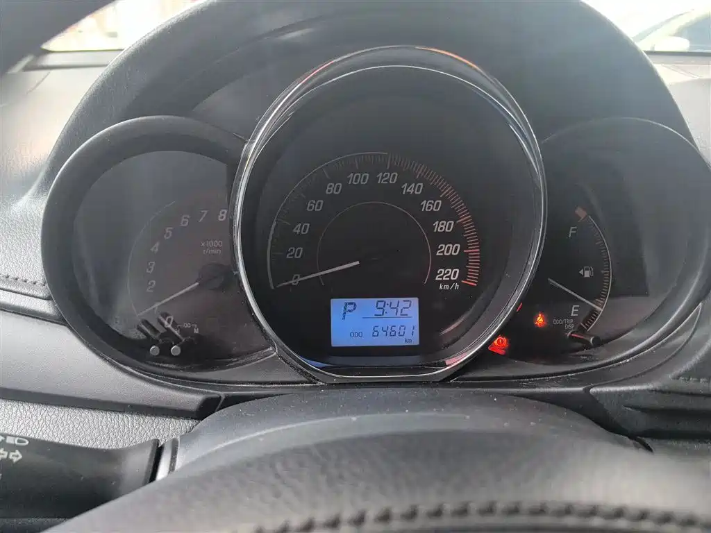 Toyota Yaris L 2021 — фото 12