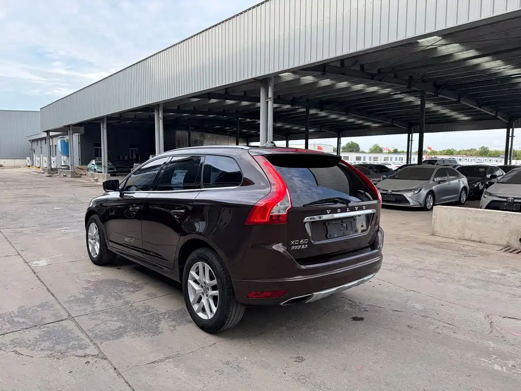 Volvo XC60 2017 — фото 15
