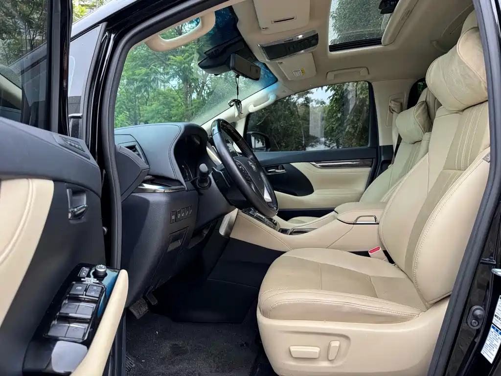 Toyota Alphard 2022 — фото 10