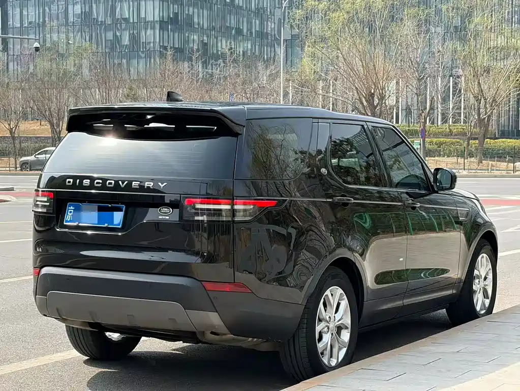 Land Rover Discovery 2018 — фото 18