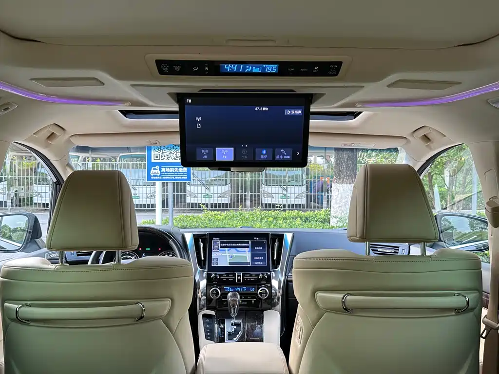 Toyota Alphard 2021 — фото 8
