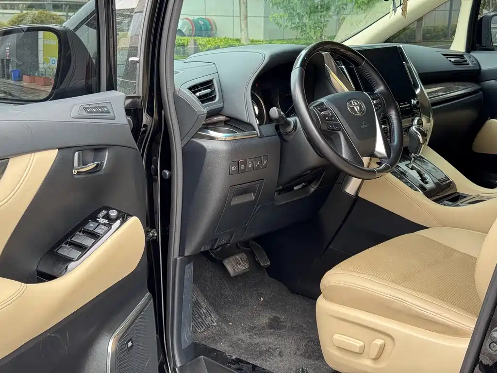 Toyota Alphard 2022 — фото 8