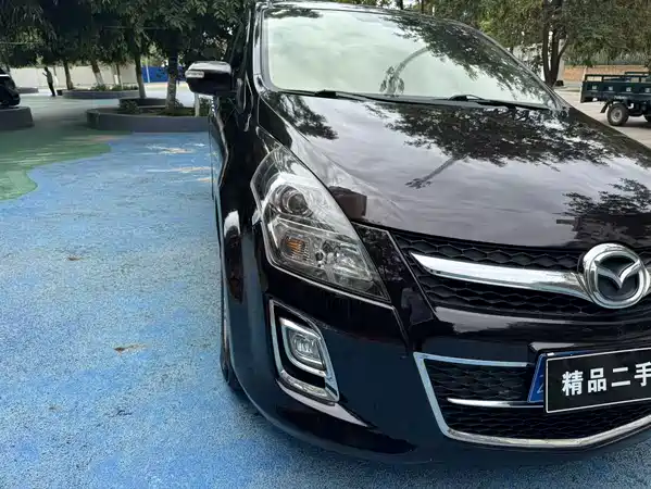 Mazda 8 2012