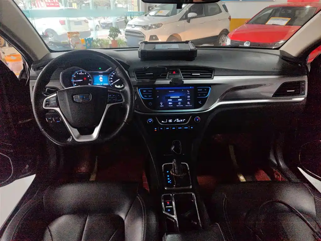 Geely Emgrand 2018 — фото 10
