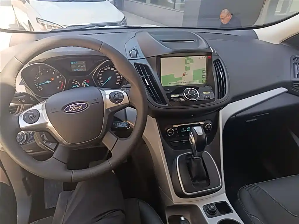 Ford Kuga 2015 — фото 10