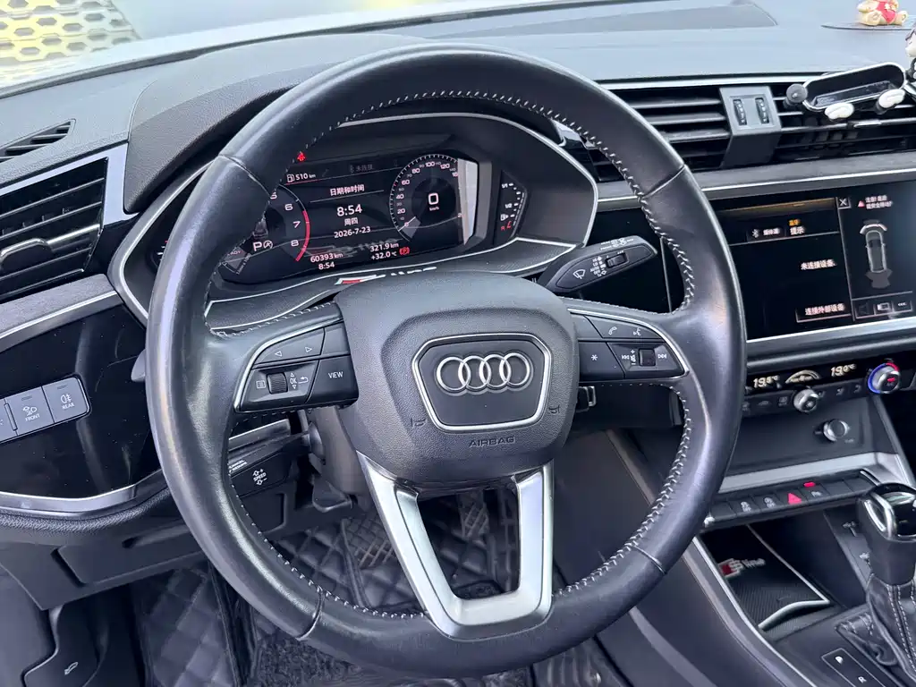 Audi Q3 2020 — фото 14