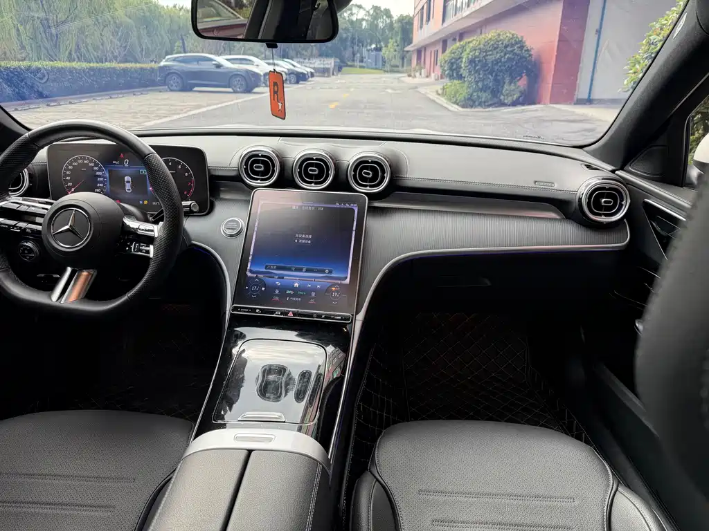 Mercedes-Benz C-Class 2025