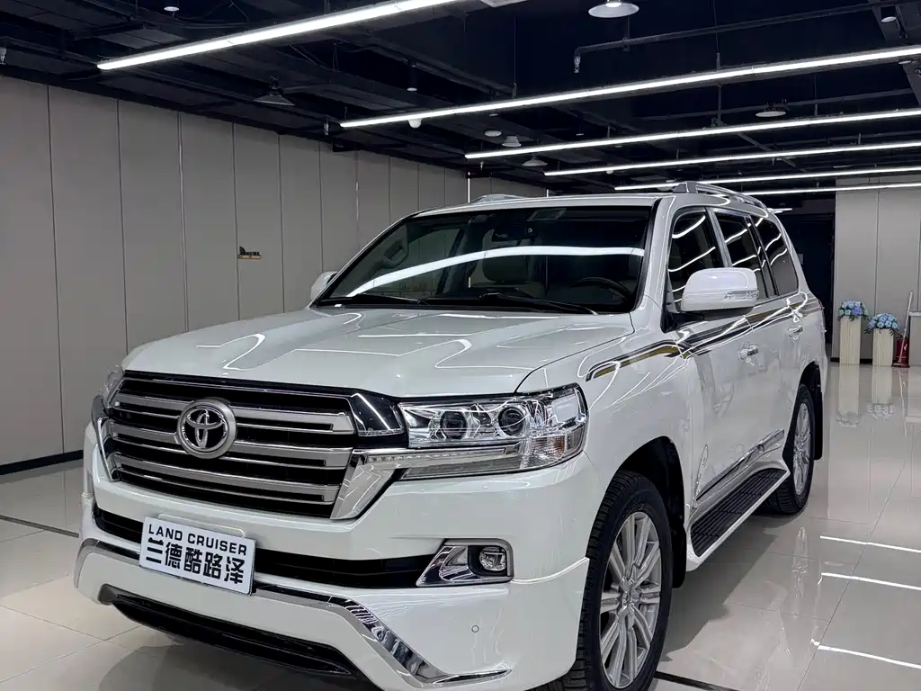 Toyota Land Cruiser 2019 — фото 1