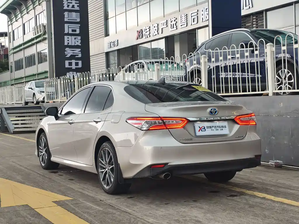 Toyota Camry 2023 — фото 3