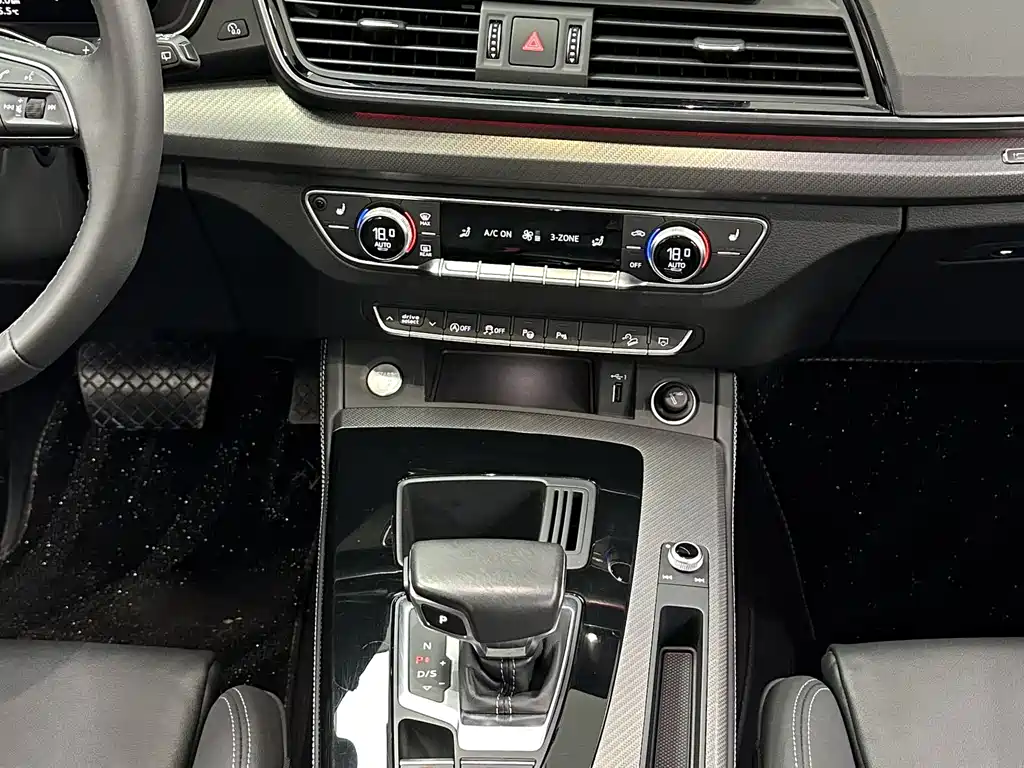 Audi Q5L 2022 — фото 15