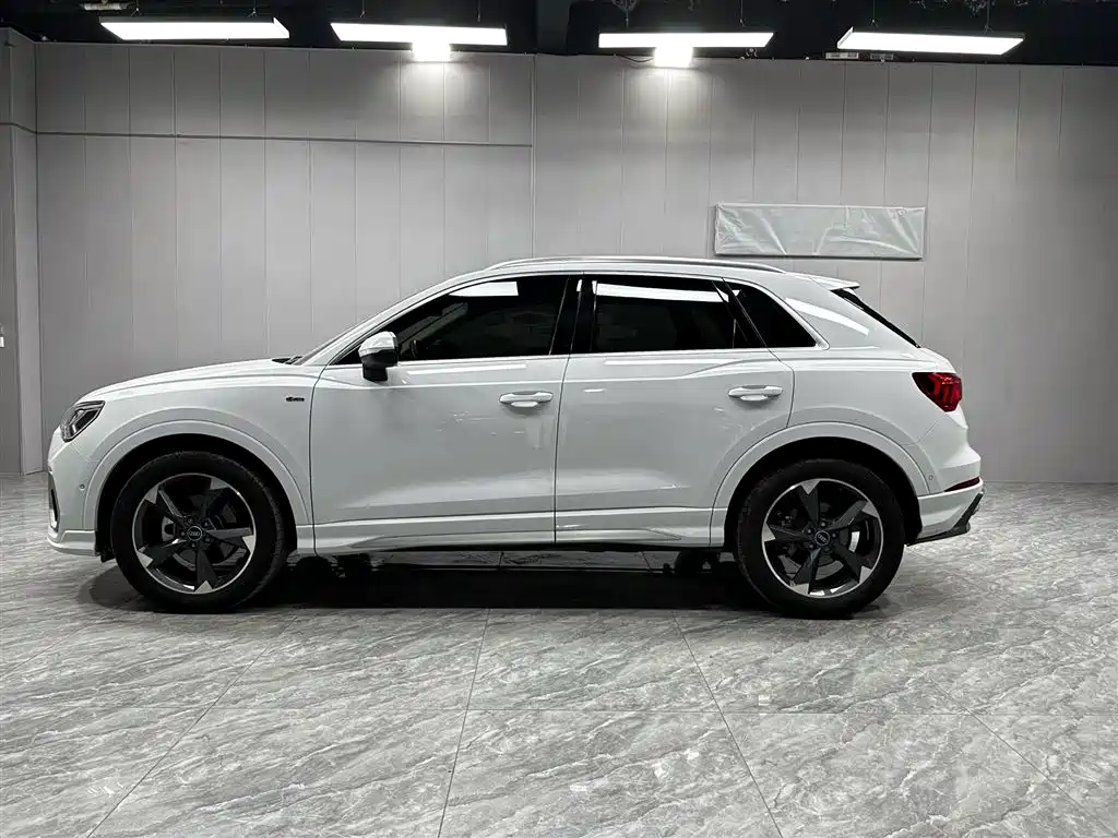 Audi Q3 2022 — фото 9