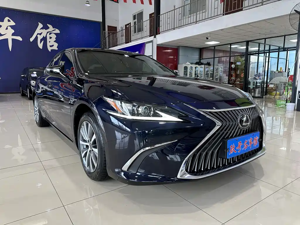 Lexus ES 2019