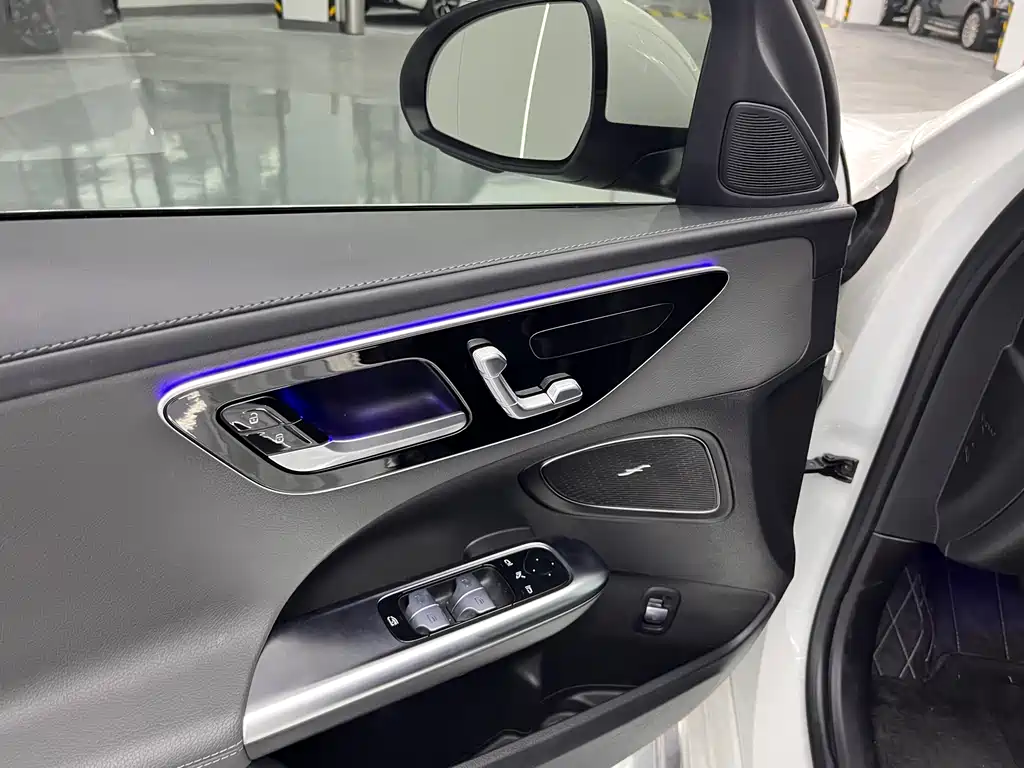 Mercedes-Benz C-Class 2024