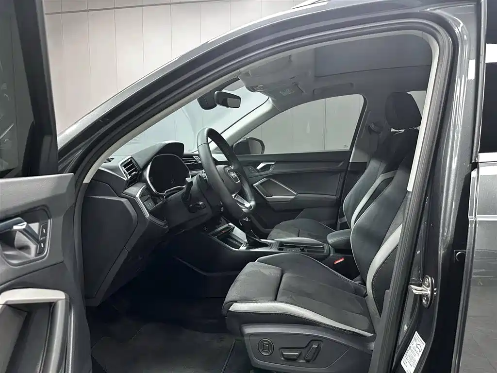 Audi Q3 2023 — фото 10