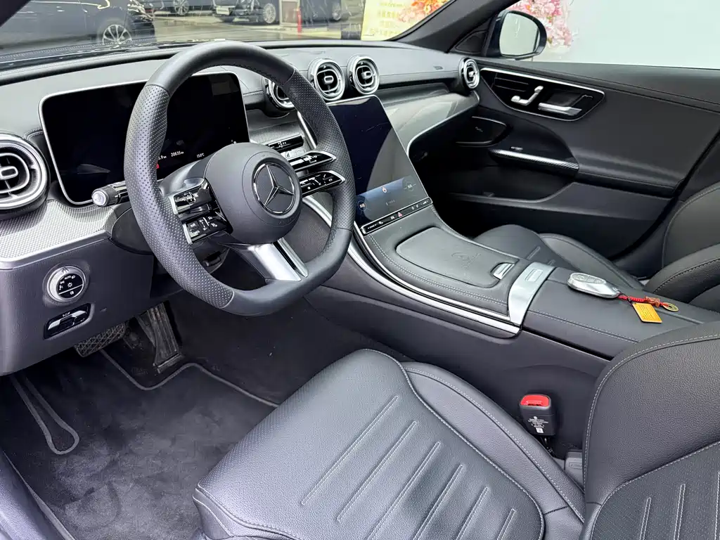 Mercedes-Benz C-Class 2025 — фото 13